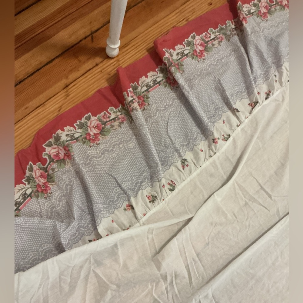 Vintage Shabby Chic Intima Bedskirt - Picture 7 of 15
